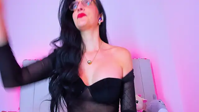 Snapshot of caro_lyne_ chatting on June 1, 2026, 5:45 pm caro lyne online show from June 1, 2026, 5:45 pm