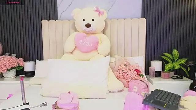 Madiee Rhea online show from June 18, 2026, 7:41 pm