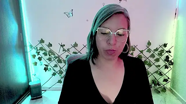 Snapshot of Lady_breaks_hearts chatting on February 16, 2026, 1:10 pm Lady breaks hearts online show from February 16, 2026, 1:10 pm