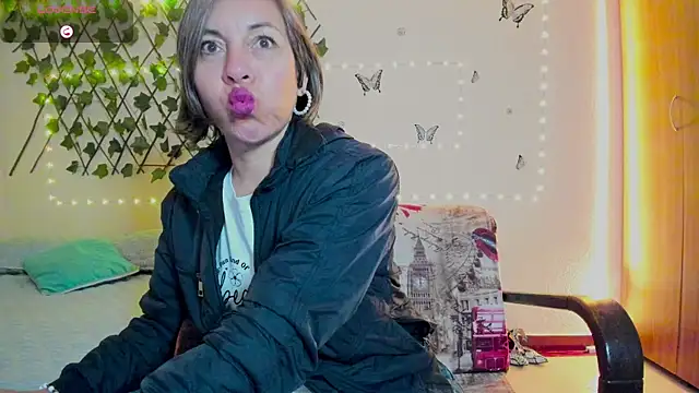 Lady breaks hearts online show from September 24, 2025, 10:44 am