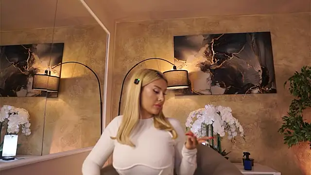 EvaZane online show from March 5, 2026, 9:11 pm