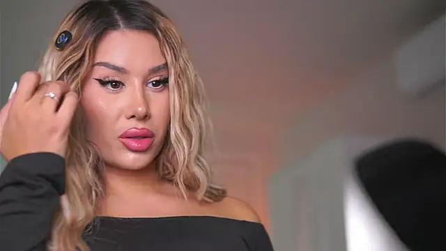 EvaZane online show from December 14, 2025, 7:30 pm