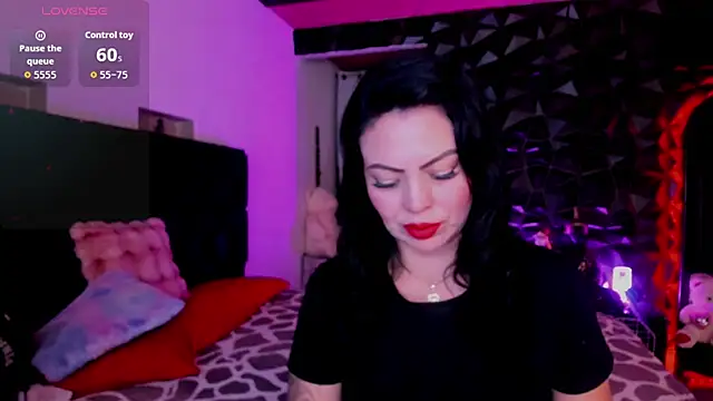 charlottemeyerr online show from November 24, 2025, 7:36 pm