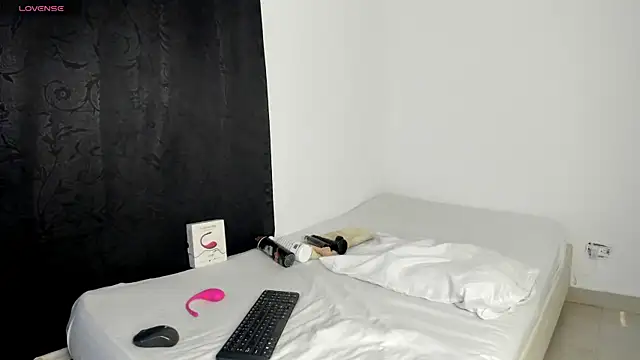 Lorena Hawkins online show from November 30, 2025, 6:36 am