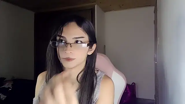 Snapshot of Dollbehavior_ chatting on April 7, 2026, 5:42 am Dollbehavior online show from April 7, 2026, 5:42 am