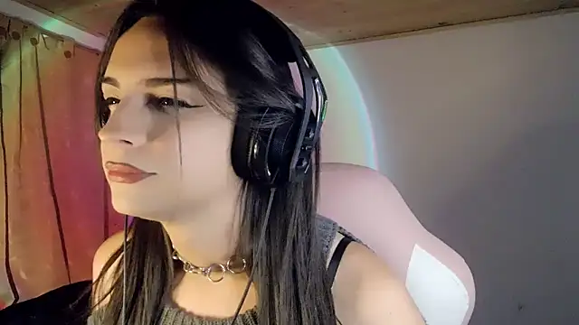 Snapshot of Dollbehavior_ chatting on February 4, 2026, 4:29 am Dollbehavior online show from February 4, 2026, 4:29 am