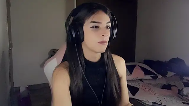 Snapshot of Dollbehavior_ chatting on April 3, 2026, 8:43 am Dollbehavior online show from April 3, 2026, 8:43 am