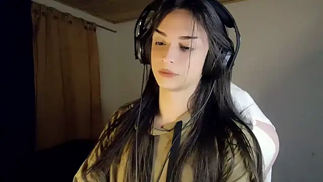 Snapshot of Dollbehavior_ chatting on February 21, 2026, 5:20 am Dollbehavior online show from February 21, 2026, 5:20 am