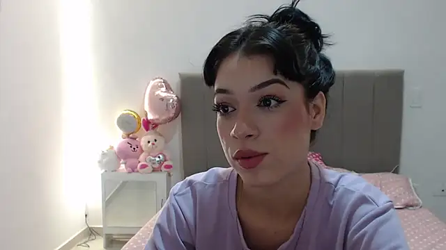 Snapshot of Caribbean_beauty_ chatting on October 17, 2025, 11:06 pm Caribbean beauty  online show from October 17, 2025, 11:06 pm
