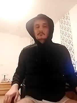 Snapshot of denis99tff chatting on November 18, 2025, 6:11 pm denis99tff online show from November 18, 2025, 6:11 pm