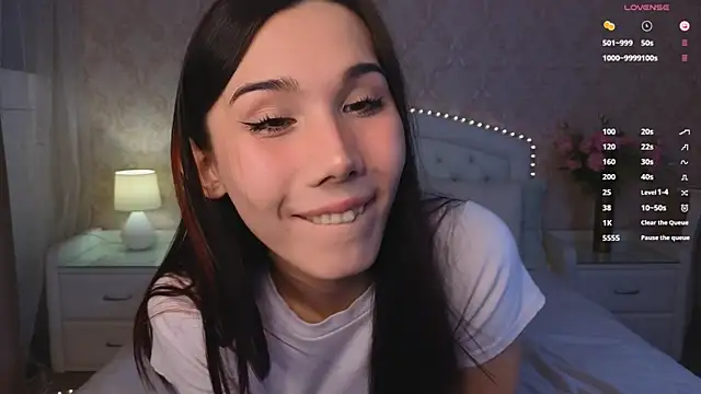 Snapshot of Kaia_Sunshine_Mia chatting on January 27, 2025, 2:35 pm Kaia Sunshine Mia online show from January 27, 2025, 2:35 pm