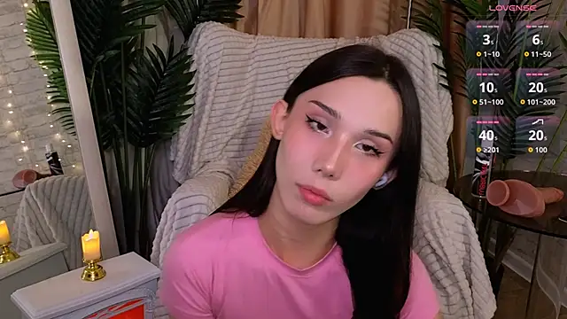 Snapshot of Kaia_Sunshine_Mia chatting on September 23, 2025, 12:01 pm Kaia Sunshine Mia online show from September 23, 2025, 12:01 pm