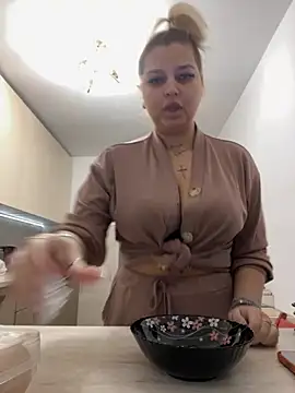 Snapshot of AllysonK chatting on November 27, 2025, 1:33 pm AllysonK online show from November 27, 2025, 1:33 pm