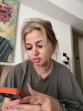 Snapshot of AllysonK chatting on February 21, 2026, 12:18 pm AllysonK online show from February 21, 2026, 12:18 pm