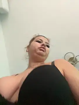 Snapshot of AllysonK chatting on November 20, 2025, 1:45 pm AllysonK online show from November 20, 2025, 1:45 pm