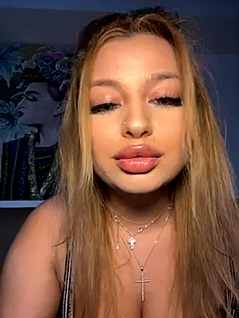 Snapshot of AllysonK chatting on November 18, 2025, 3:26 pm AllysonK online show from November 18, 2025, 3:26 pm