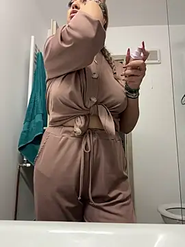 Snapshot of AllysonK chatting on December 23, 2025, 11:09 am AllysonK online show from December 23, 2025, 11:09 am