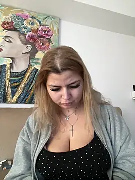 Snapshot of AllysonK chatting on February 7, 2026, 12:13 pm AllysonK online show from February 7, 2026, 12:13 pm