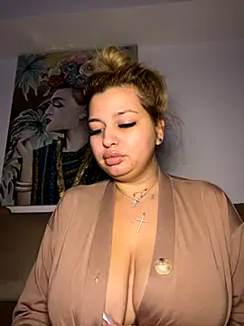 Snapshot of AllysonK chatting on November 26, 2025, 4:40 pm AllysonK online show from November 26, 2025, 4:40 pm