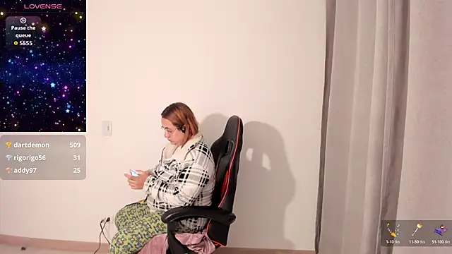 maryluna95 online show from November 13, 2025, 5:55 am