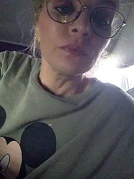 Snapshot of BritneyHudson chatting on February 10, 2026, 2:38 pm BritneyHudson online show from February 10, 2026, 2:38 pm