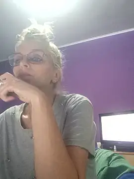 BritneyHudson online show from September 18, 2025, 3:48 pm