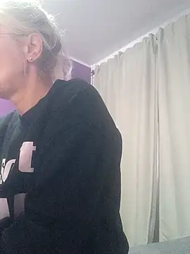 BritneyHudson online show from September 20, 2025, 4:17 am