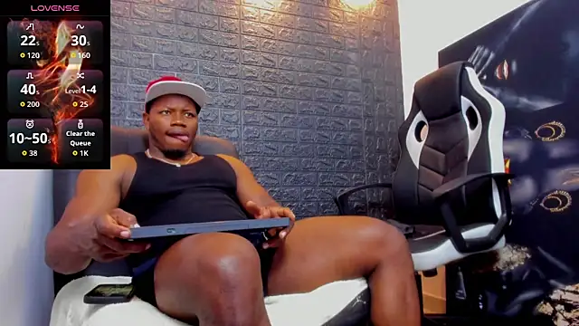 Snapshot of tommike chatting on February 2, 2026, 12:42 am tommike online show from February 2, 2026, 12:42 am