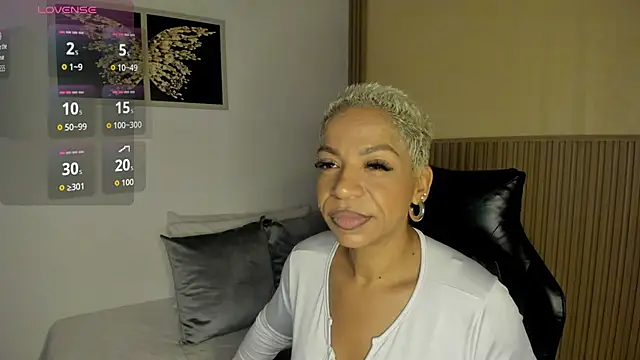 Snapshot of summer_night_ chatting on February 17, 2026, 11:29 am summer night online show from February 17, 2026, 11:29 am