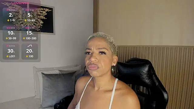 Snapshot of summer_night_ chatting on February 18, 2026, 11:17 am summer night online show from February 18, 2026, 11:17 am