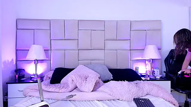 IsisLoveyes  online show from March 5, 2026, 11:32 pm