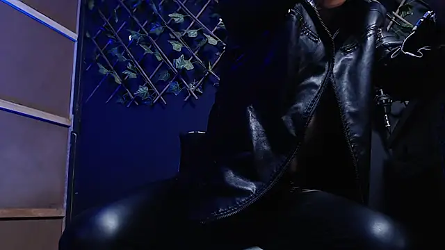 Dicaprioo  online show from December 3, 2025, 4:24 am