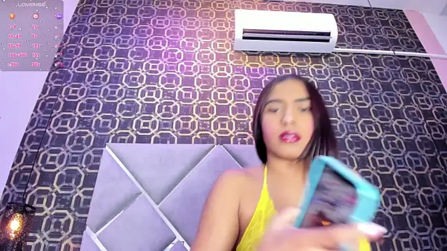 CherryBlossom23 online show from December 3, 2025, 1:06 am