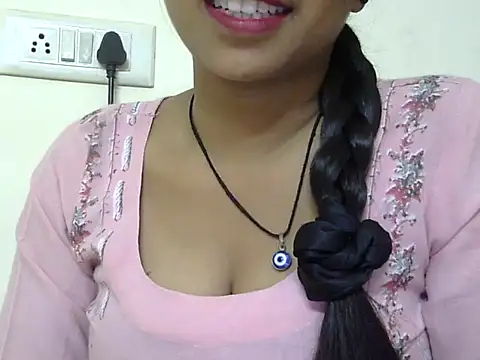 Snapshot of momo_lov chatting on October 18, 2025, 5:20 am momo lov online show from October 18, 2025, 5:20 am