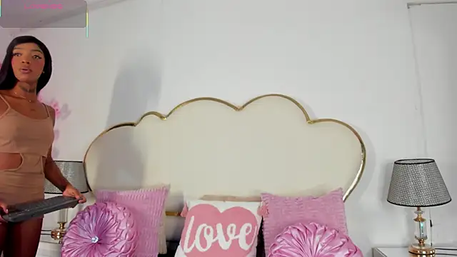 CahitlinBell online show from October 28, 2025, 7:18 am