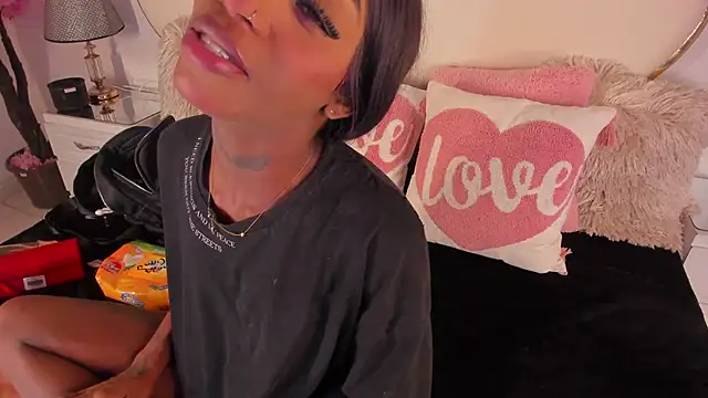 CahitlinBell online show from November 19, 2025, 5:29 am