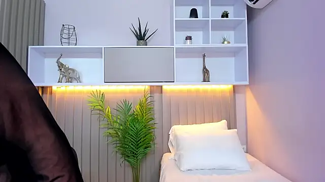 dahianthompson online show from November 22, 2025, 8:29 pm