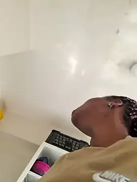 PerfectionBerrie online show from January 25, 2025, 1:19 pm