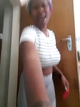 PerfectionBerrie online show from February 10, 2025, 4:36 pm