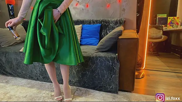 izi-fox online show from November 1, 2025, 4:23 pm