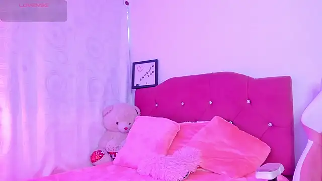 LucianaTomson online show from February 13, 2026, 10:21 pm