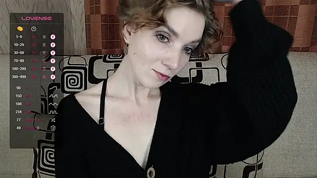 TinaWince online show from December 21, 2025, 4:58 am