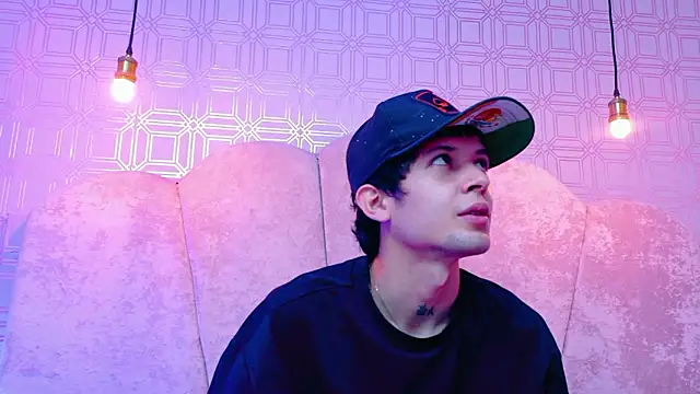 kendalltaylorr online show from February 1, 2026, 2:54 am