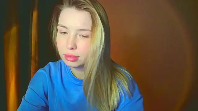 mia raspberrie online show from December 10, 2024, 8:49 pm