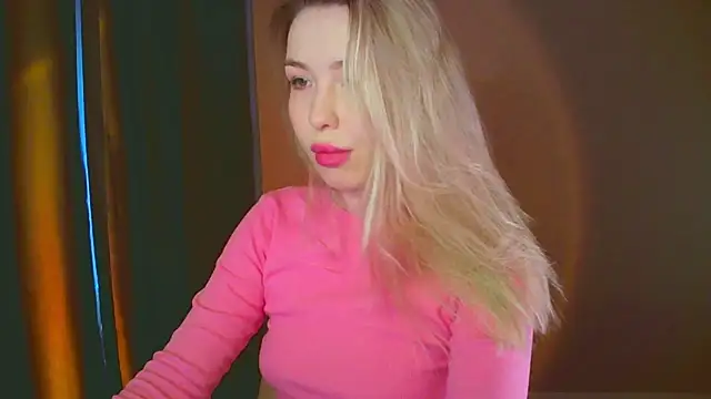 mia raspberrie online show from December 6, 2024, 8:21 am