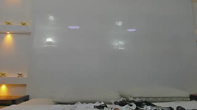 Dalia-Prada online show from April 14, 2026, 3:33 am