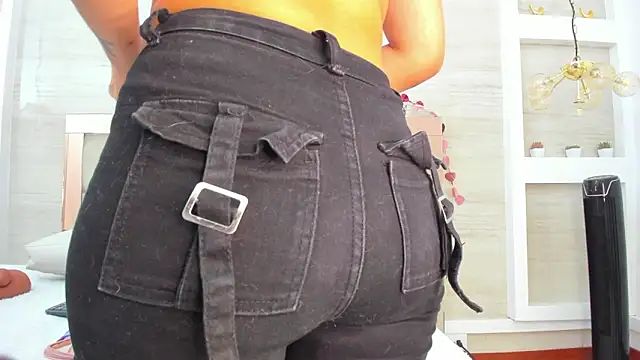 Snapshot of Dalia-Prada chatting on February 19, 2026, 4:42 am Dalia-Prada online show from February 19, 2026, 4:42 am