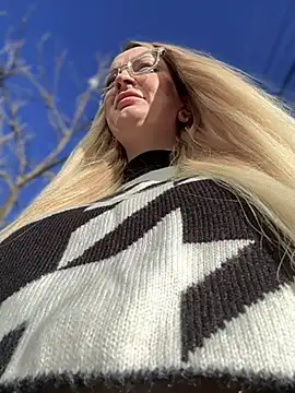 Snapshot of Teya_moon_ chatting on January 3, 2025, 11:14 am Teya moon  online show from January 3, 2025, 11:14 am