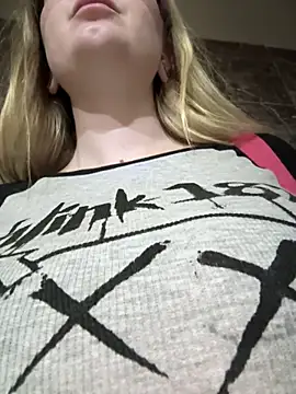 Snapshot of Teya_moon_ chatting on March 13, 2025, 1:50 pm Teya moon  online show from March 13, 2025, 1:50 pm