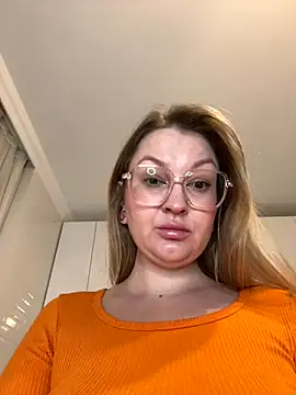 Snapshot of Teya_moon_ chatting on October 13, 2025, 6:20 pm Teya moon  online show from October 13, 2025, 6:20 pm